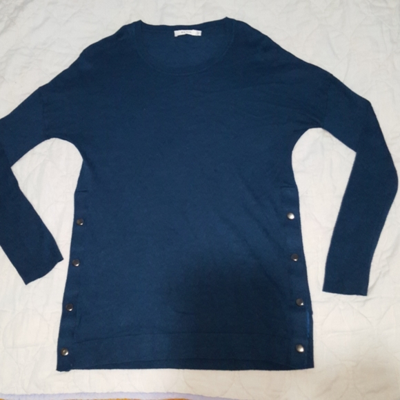 Blue cozy sweater with button up sides. - Picture 1 of 3